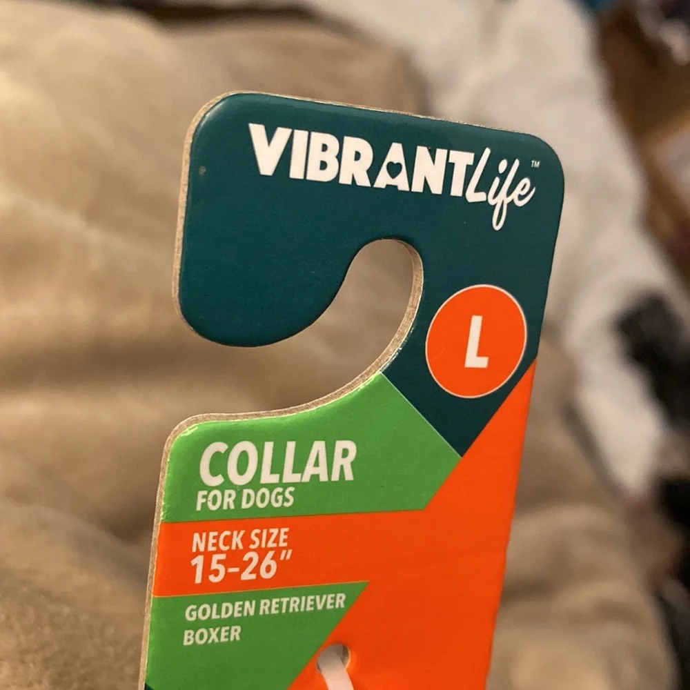New Vibrant life dog color size Large teal in color. Neck size 15”-26”